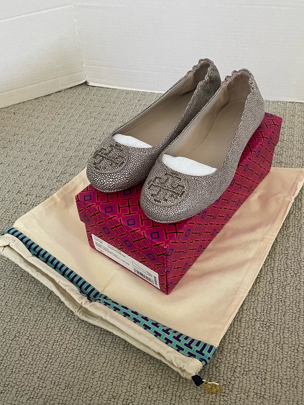 NIB Tory Burch minnie leather flat razza stone